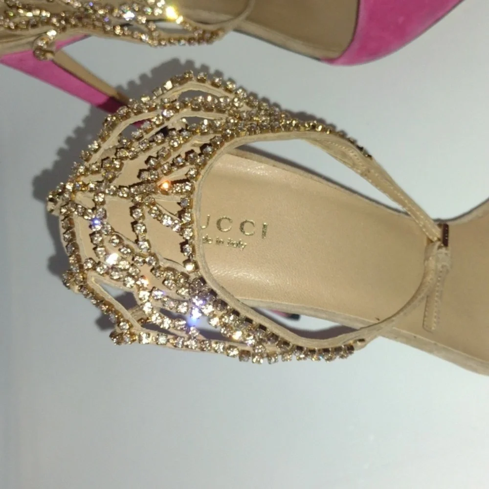 SOLD 💔 Gucci Rhinestone Pink Chainlink Heels - Picture 4 of 16
